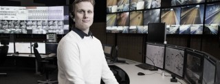 Liikennepäivystäjä Frans Anttonen tieliikennekeskuksessa
