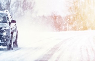 Auto ja talvinen tie