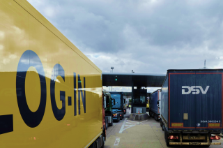 Rekkaliikennettä rajanylityspaikalla